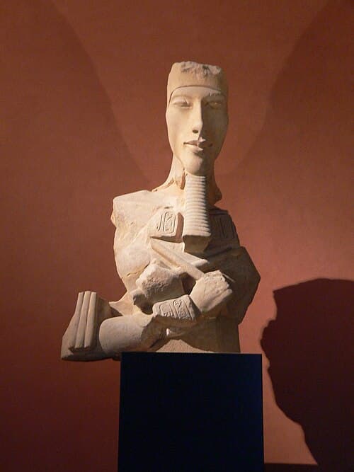 Bust of Akhenaten — image 1
