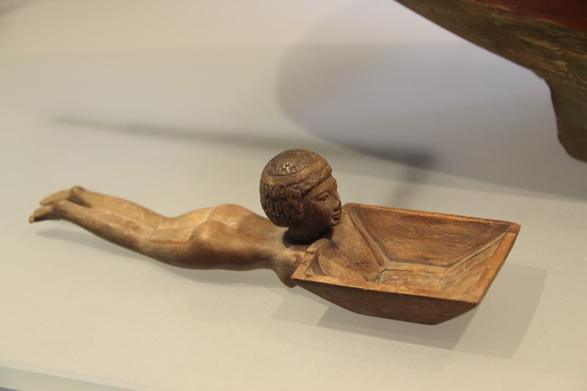 Cosmetic Spoon: The Nubian Bearer