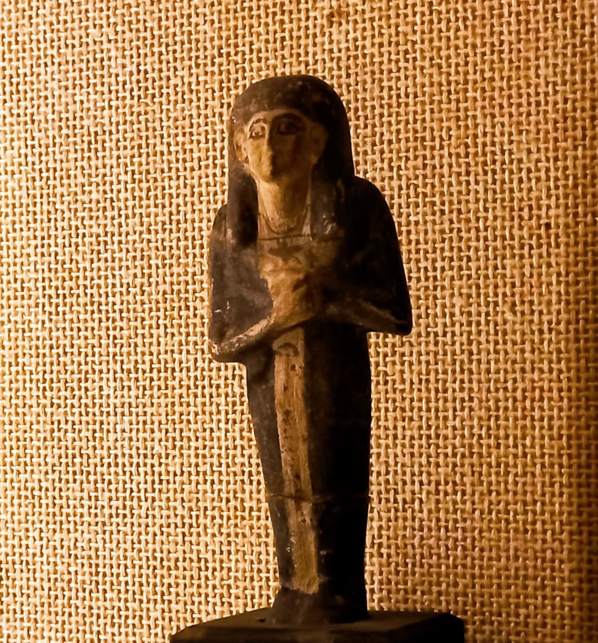 Servant Figurine: Woman Grinding Grain — image 2