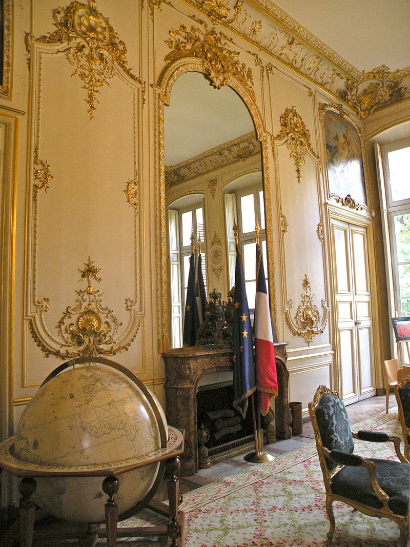 The Faubourg Saint Germain — image 8